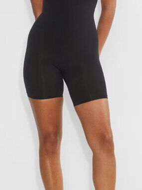 AritziaShapeEnhance™ SEAMLESS Shorts Super high-rise Black